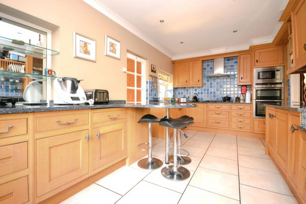 Station Road, Angmering, Littlehampton, BN16 4HY photo 4