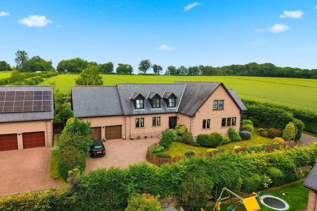 Main image of property: 1 Hilton Of Balmuir, Strathmartine, Dundee, DD3 0QB