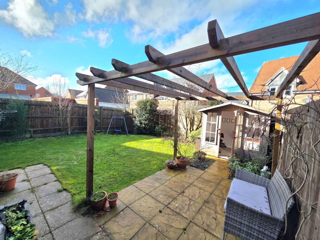 Main image of property: Fiver Close, Whitchurch, RG28 7FN