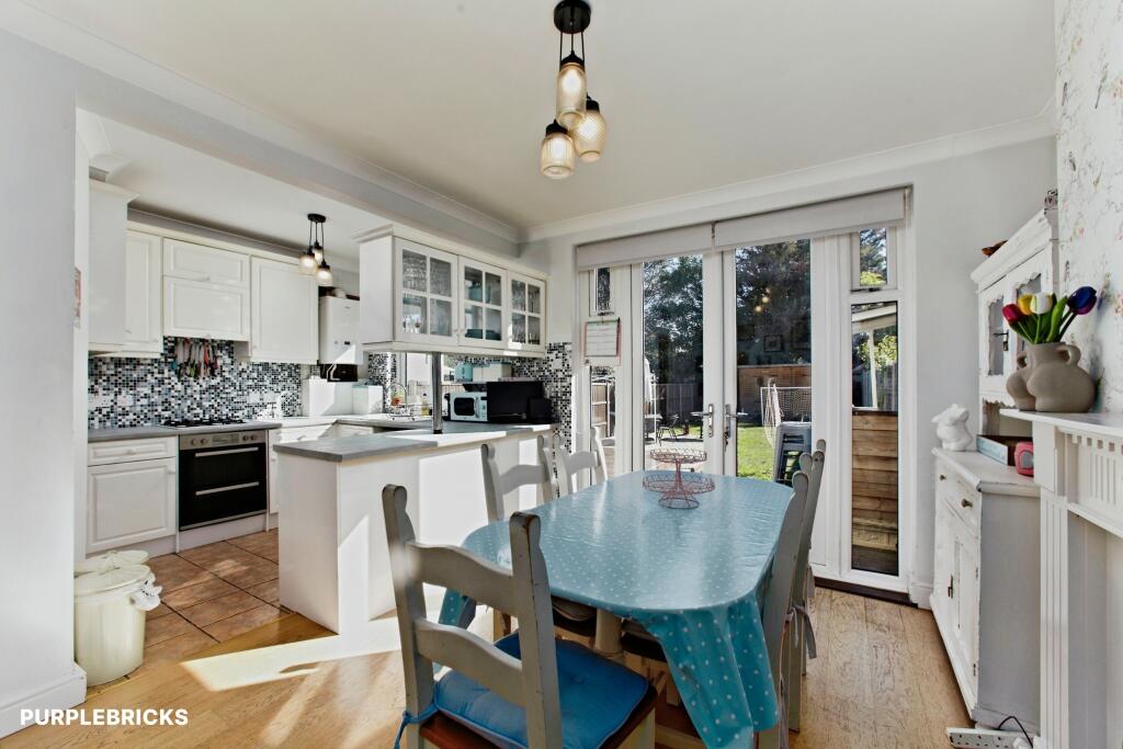 House in Sutton - View 4