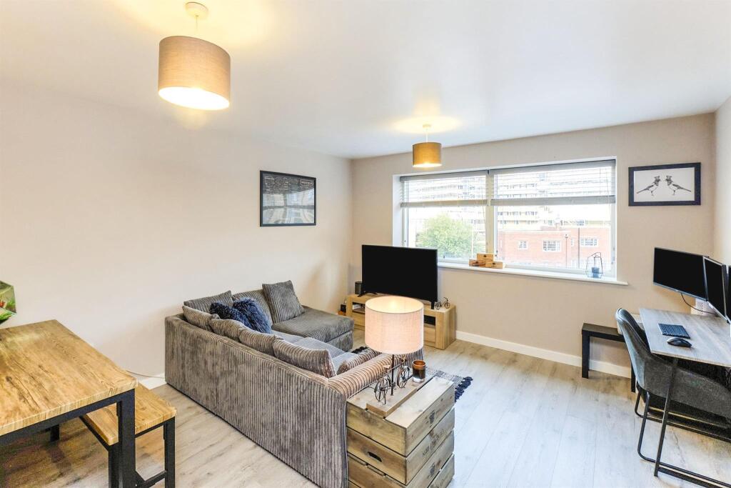 Apartment in Birmingham, West Midlands - More