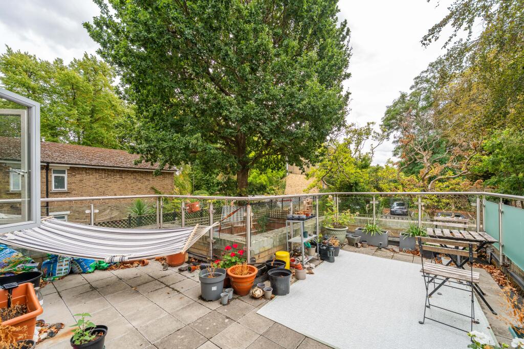 Apartment in London - View 5