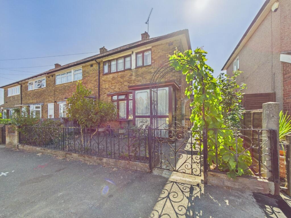 Main image of property: Romford Road, Aveley, South Ockendon, Essex, RM15