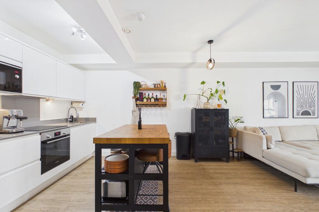 Apartment in Chester - More