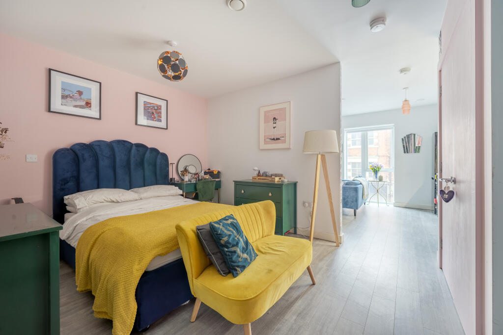 Apartment in London - View 5