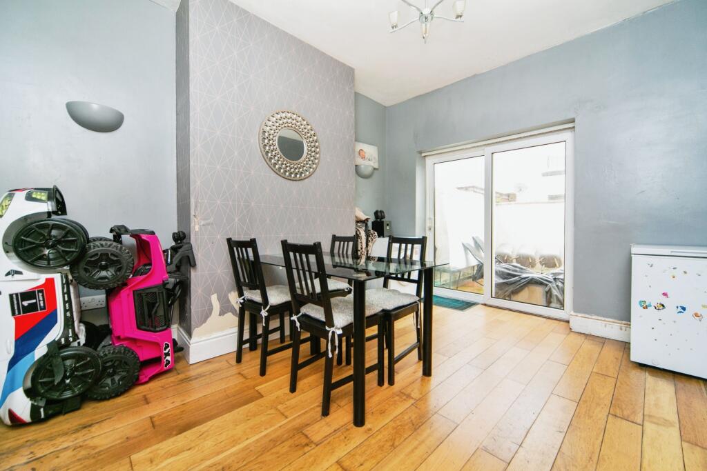 House in Wirral, Liverpool City Region - View 5