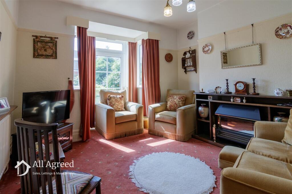 House in Ripley - More