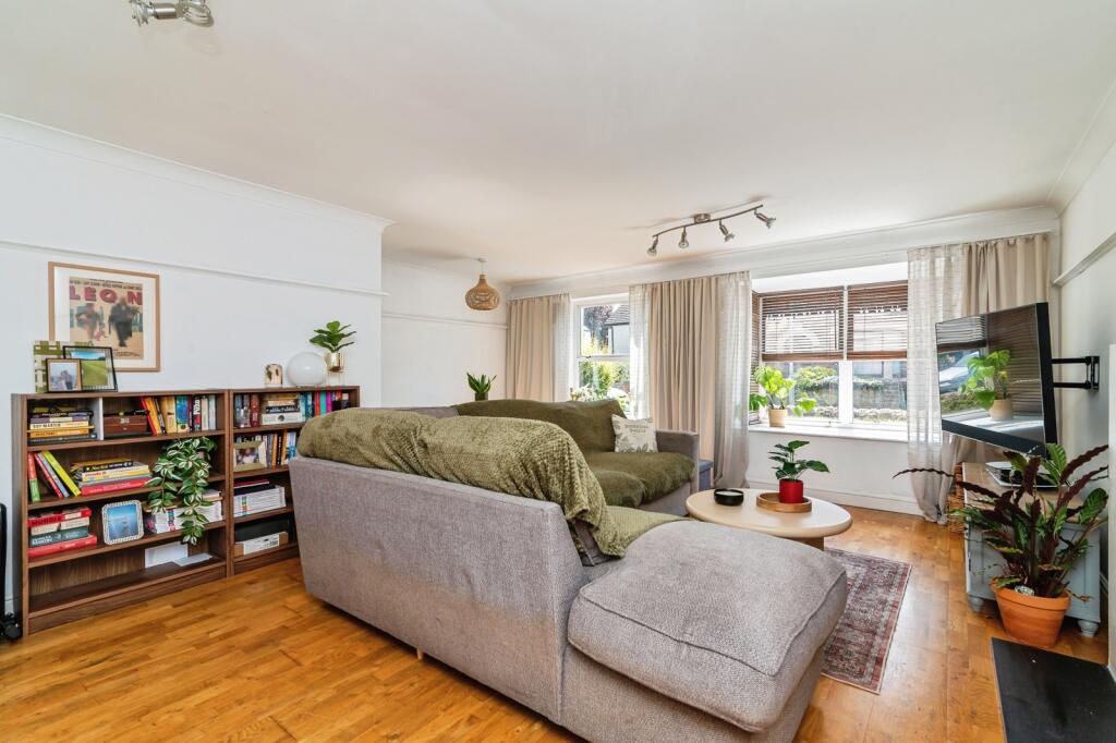 Apartment in Rushcliffe, Lady Bay - View 2