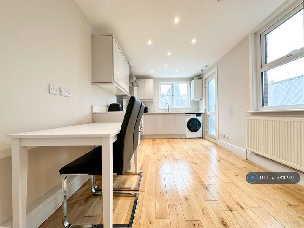 House in London - View 4