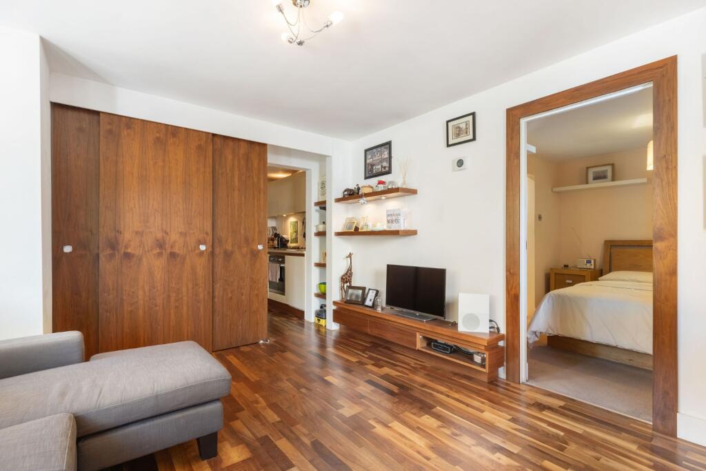 Apartment in London - View 5