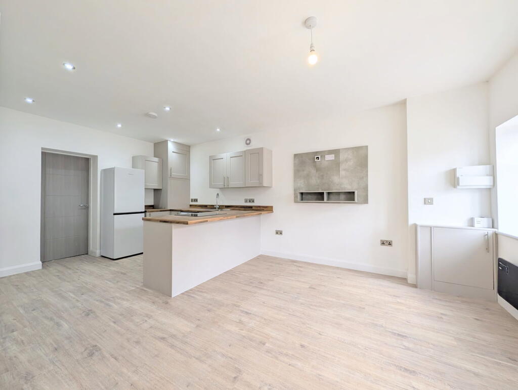 Apartment in Preston - View 4