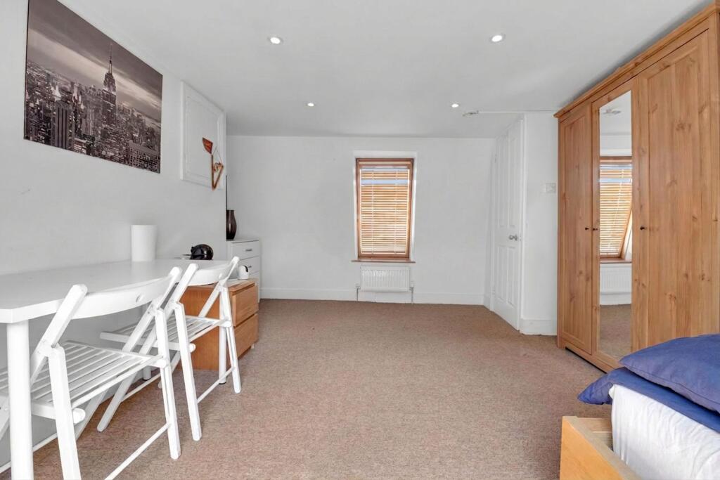 Apartment in London, London Borough of Hammersmith and Fulham - View 4