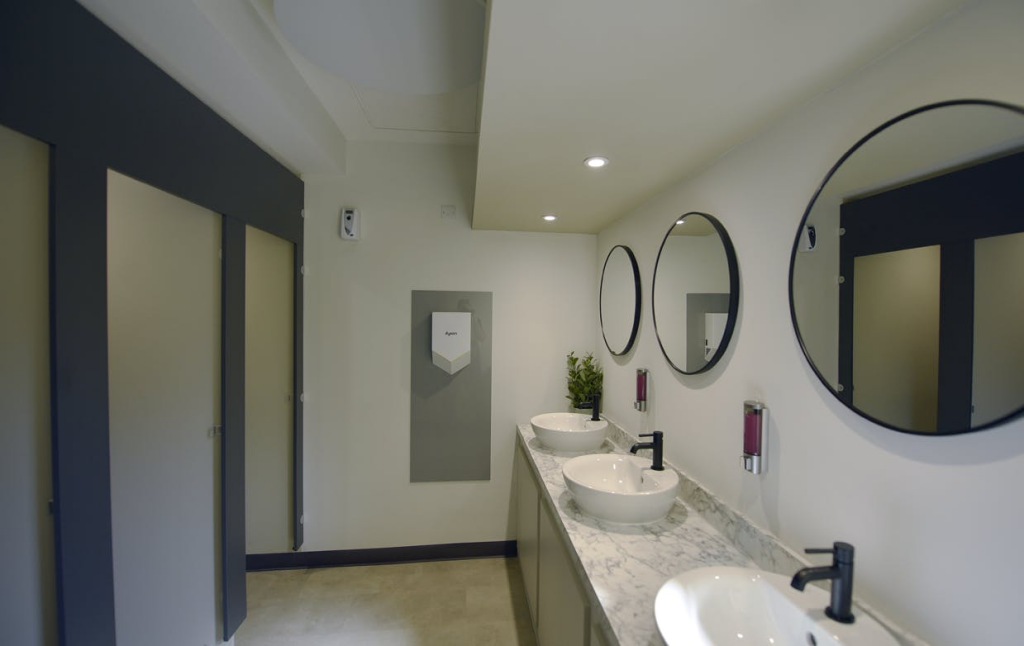 officetorent_inaltrincham_0000s_0000s_0000_removebottle.png