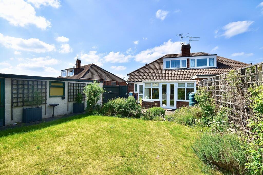 Main image of property: Clipstone Crescent, Leighton Buzzard, LU7 3LX