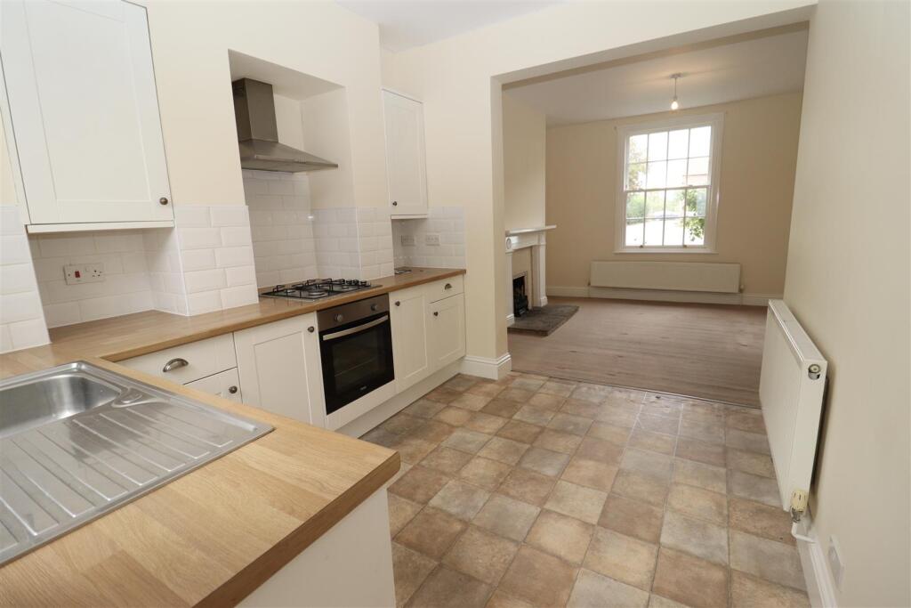 House in Hull - View 4