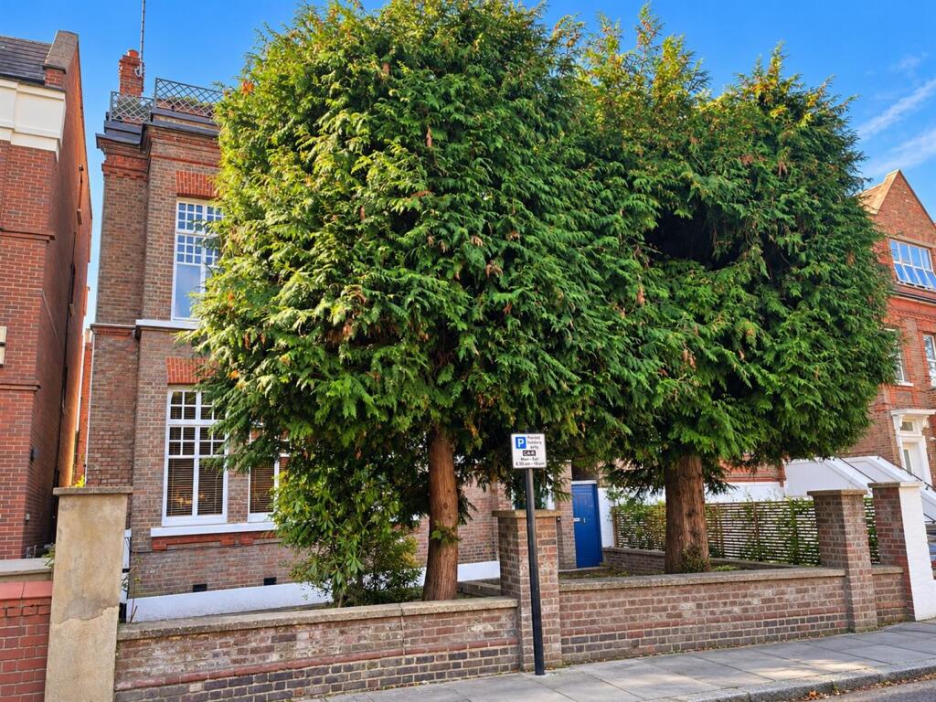 Apartment in London - More