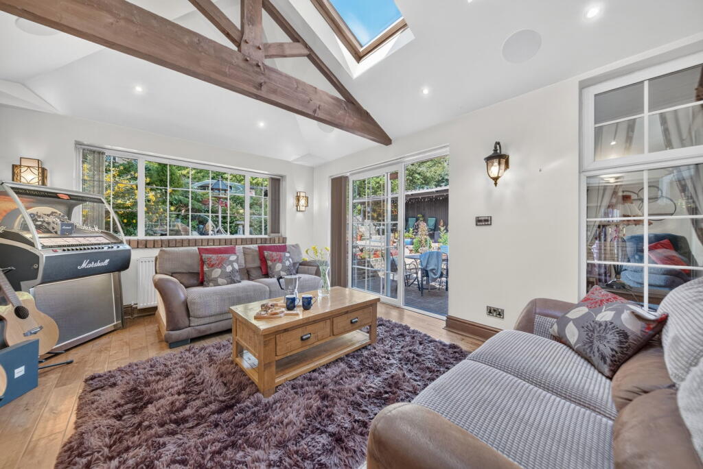 House in Kirklees, Cleckheaton - View 5