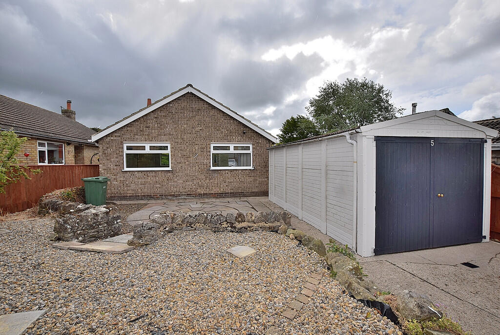 2-bed detached on White Rose Crescent, Richmond, £247,500