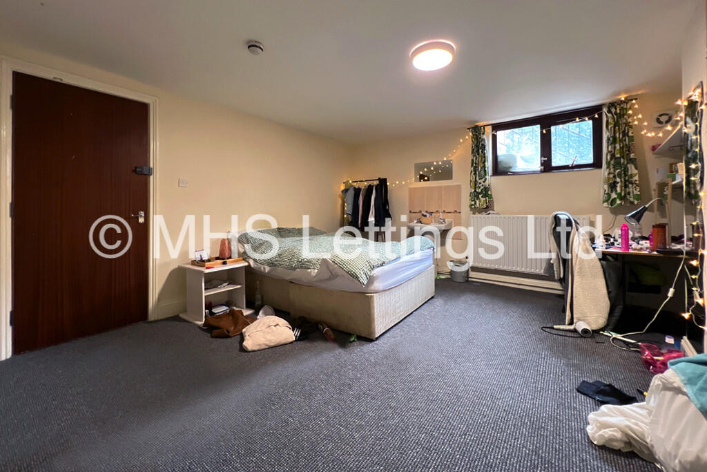 8 bedroom terraced house for rent
