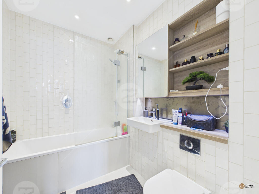 Apartment in London, Royal Borough of Greenwich - More