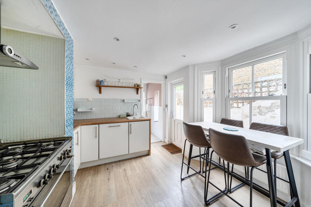Apartment in London - More