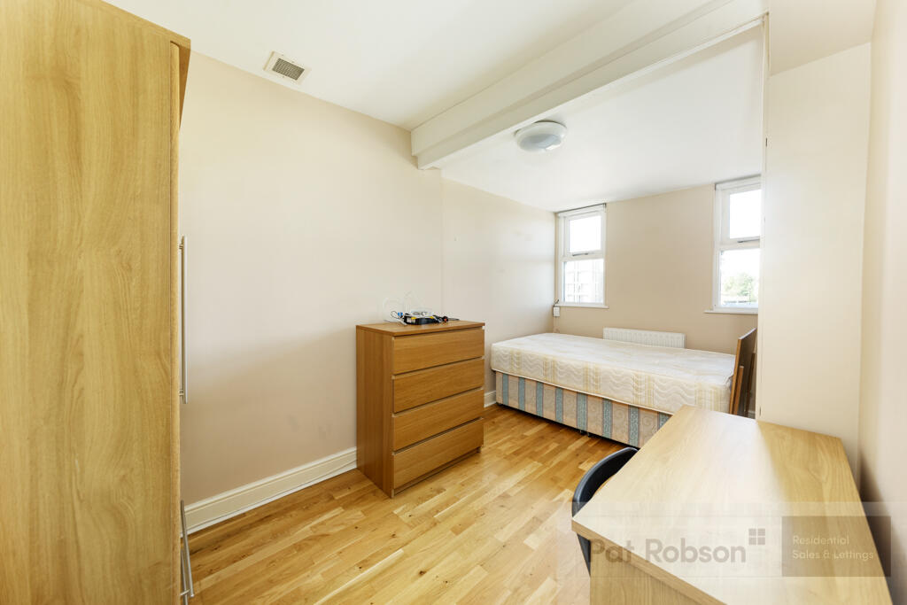 Apartment in Newcastle upon Tyne - View 4