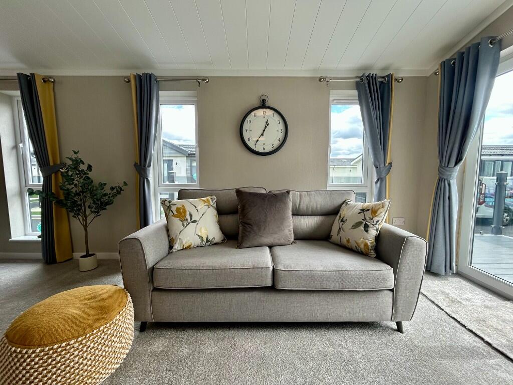 2-bed caravan on Sandy Bay, 
Canvey Island,
Essex, 
SS8 0DB, £345,000