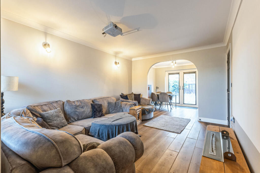 Willow Drive , Havercroft , WF4 photo 3