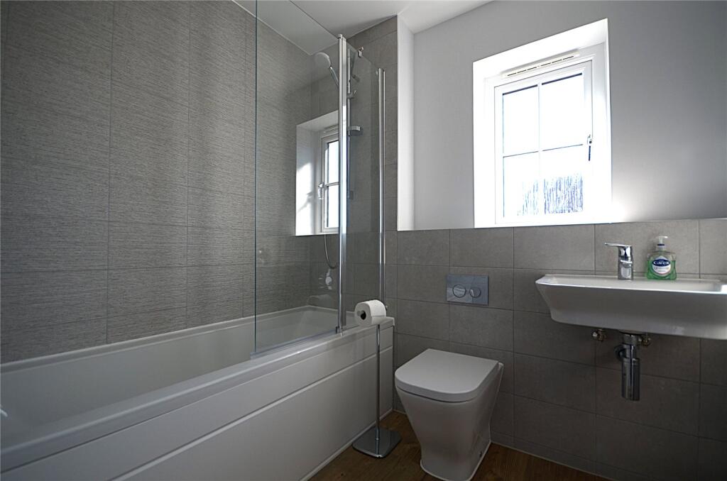 House in Redhill - View 4