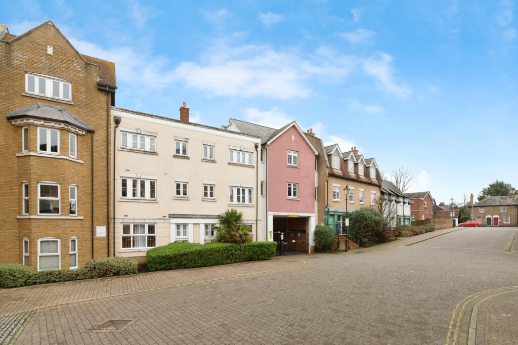 Main image of property: Roche Close, Rochford, Essex, SS4