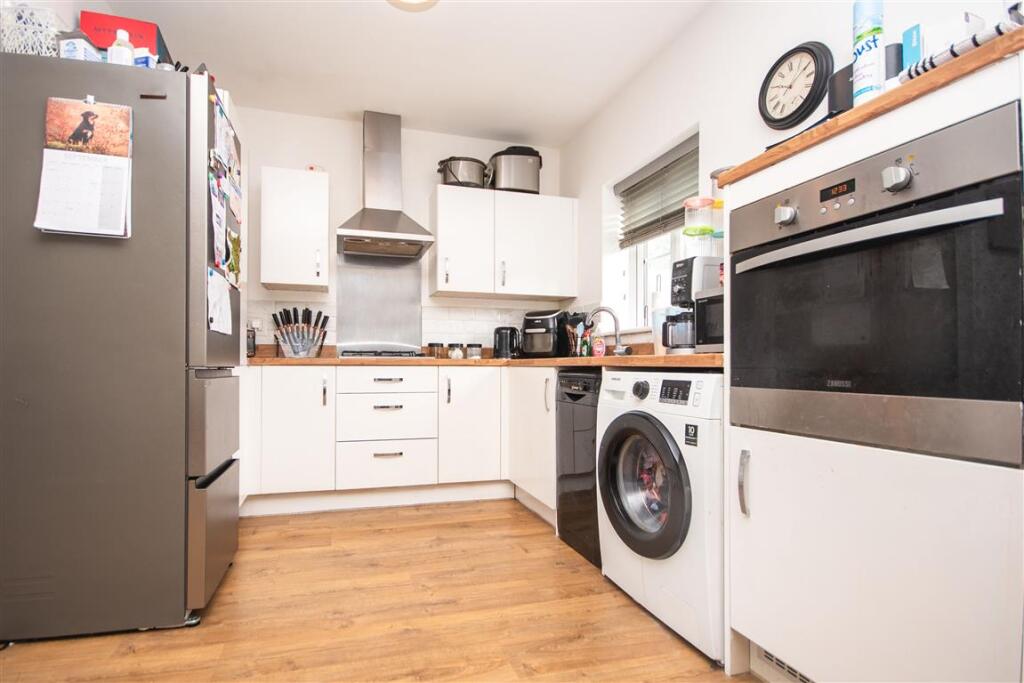 Harvest Road, Market Harborough photo 3