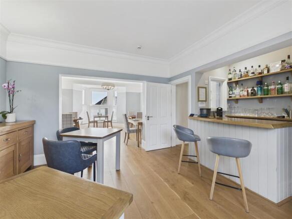 Dining Room / Bar