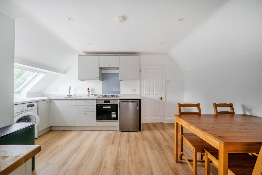 Apartment in London - View 5