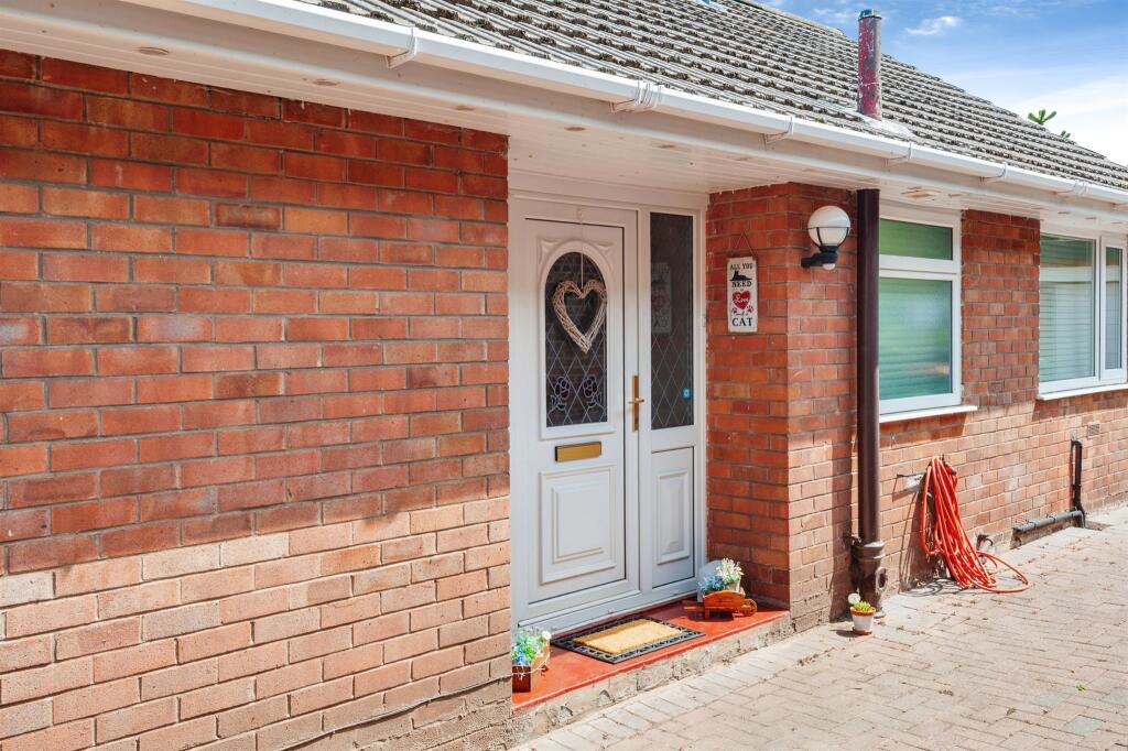 House in Warrington, Helsby - More