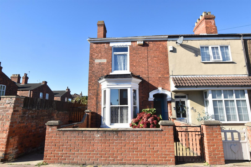3-bed terraced on Legsby Avenue, Grimsby, £100,000