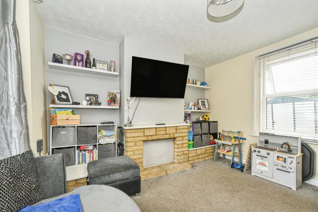 House in Swindon, Greenbridge, Lower Stratton - View 4