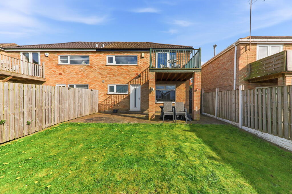 Main image of property: Dale Park Gardens, Cookridge, Leeds, LS16 7PT