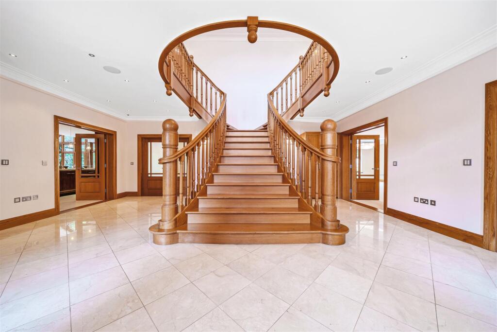 Woodland Way, Kingswood photo 4