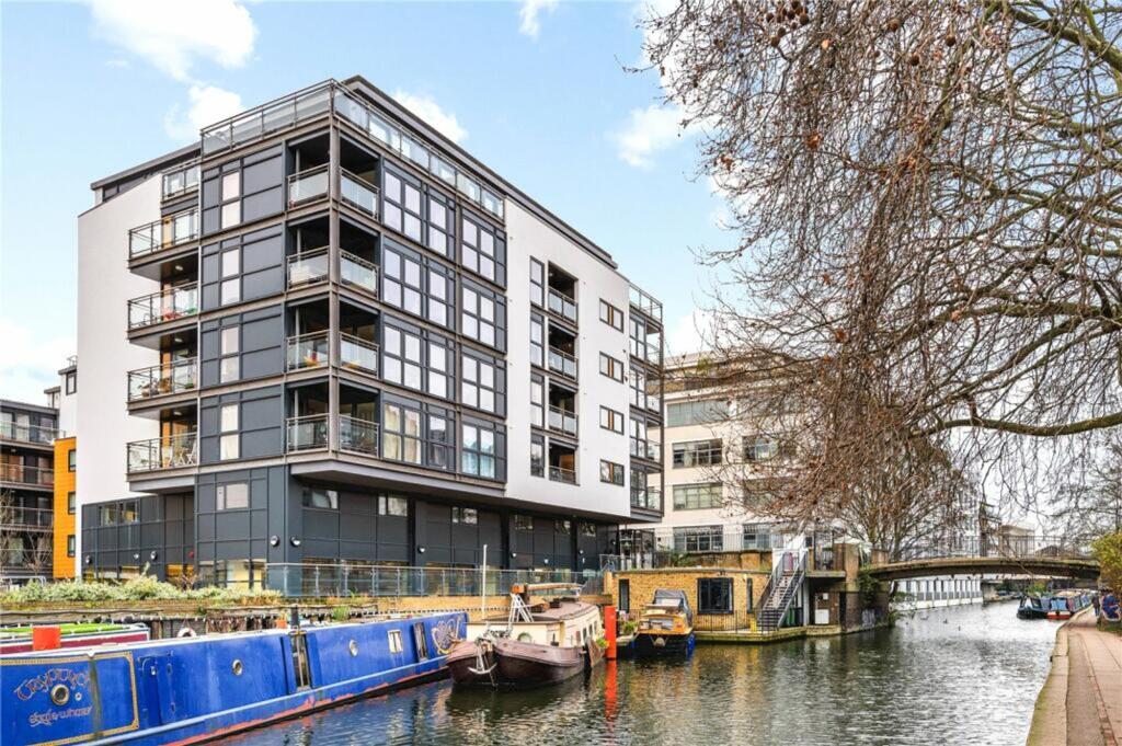 Apartment in London - More