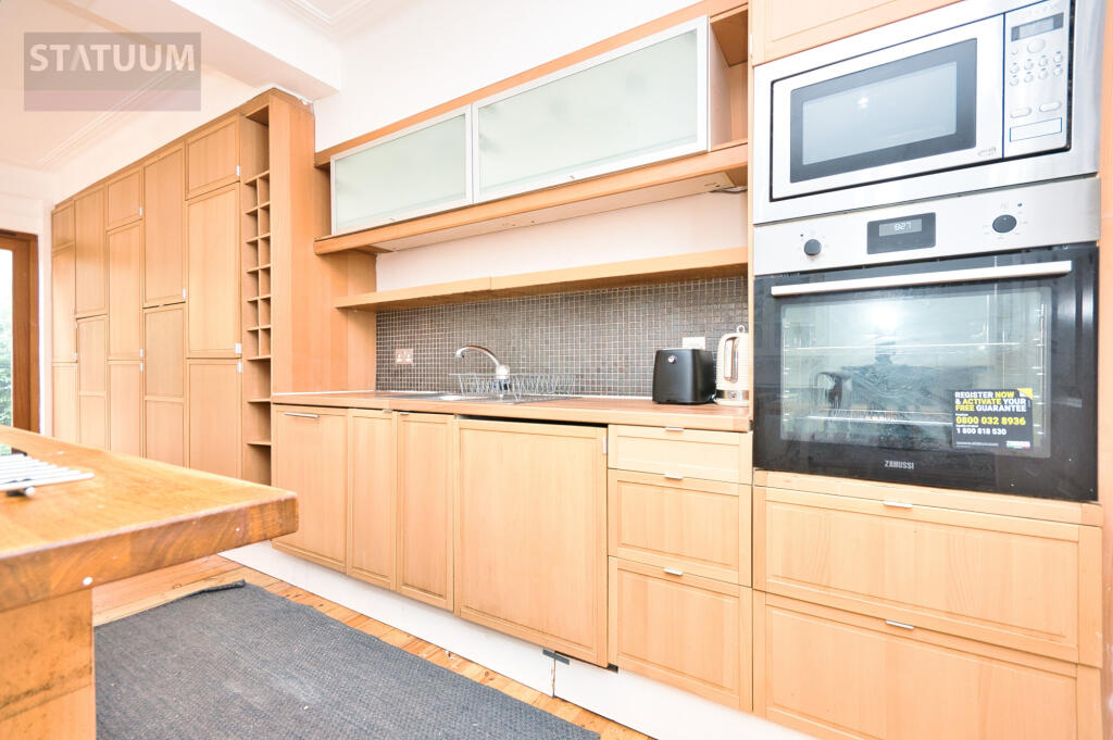 House in London - View 5