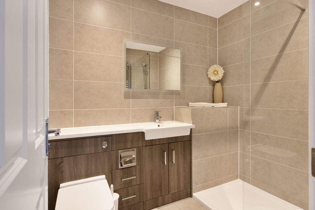 House in Cotswold, South Cerney - More