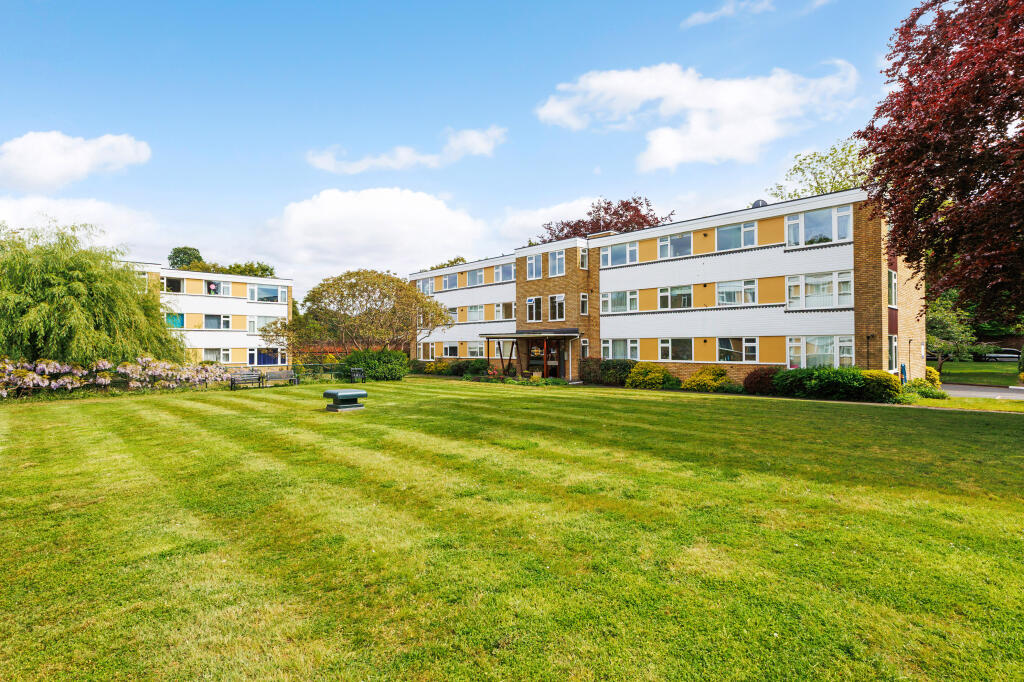 Avenue Road, Epsom, KT18 photo 4