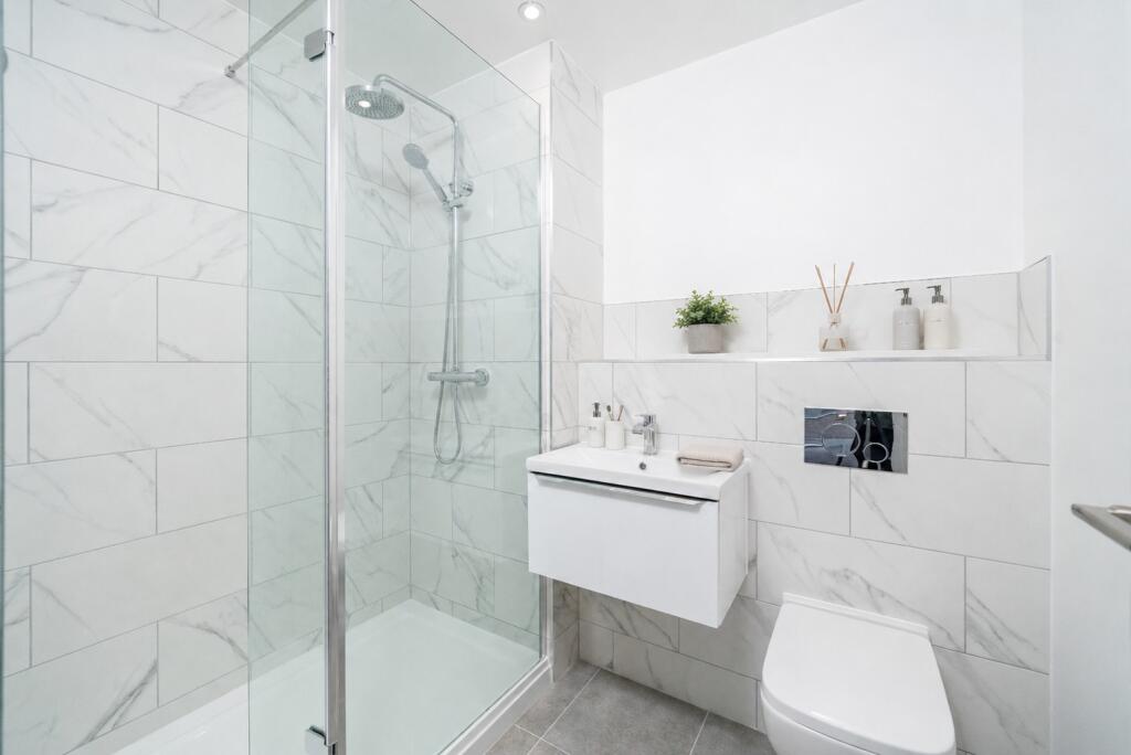 Apartment in Watford, North Watford - View 4