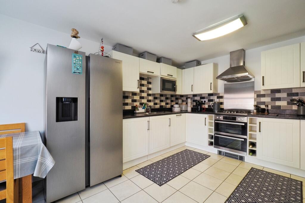 Mitford Drive, Arnold, Nottinghamshire, NG5 photo 4