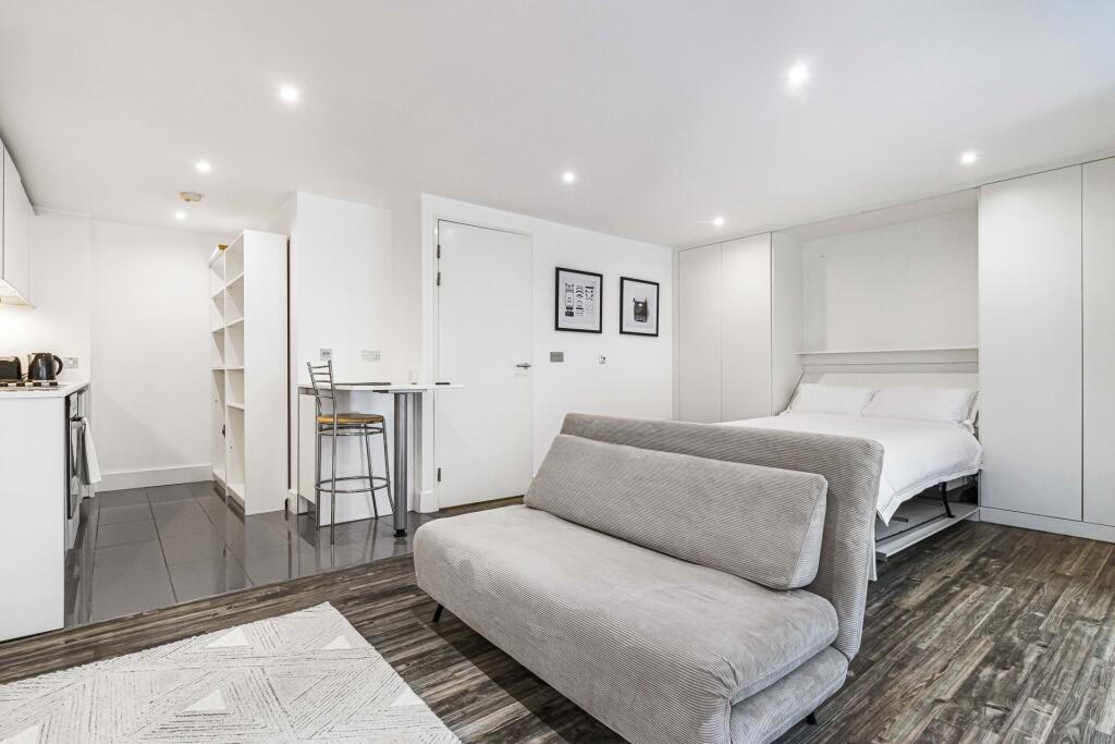 Studio flat for rent