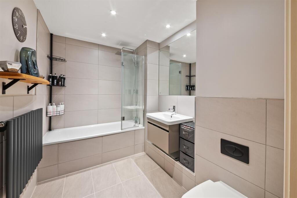 Apartment in London - View 2