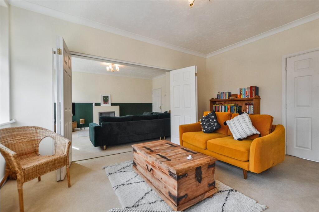 House in Leeds, Howlett Cross - View 2