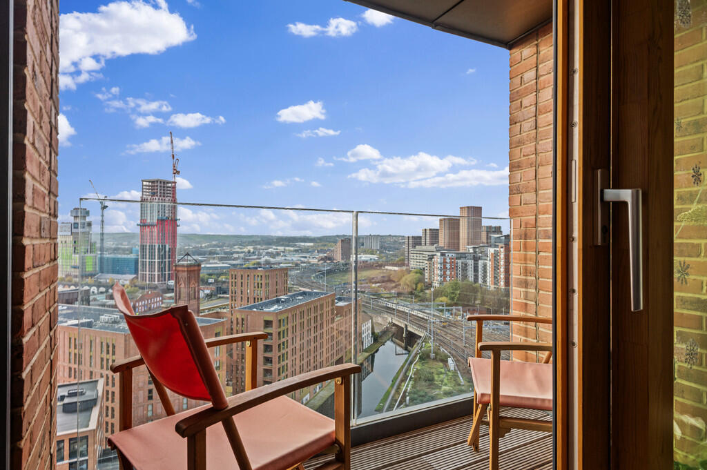 Apartment in Leeds, West Yorkshire - View 2