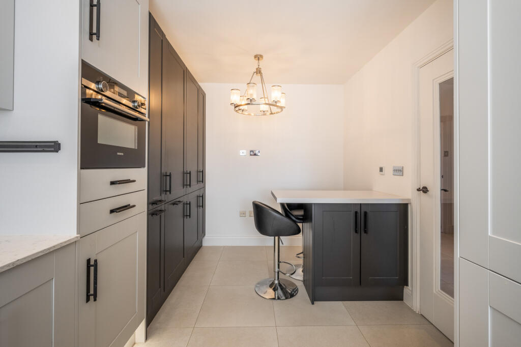 House in Worcester - View 5