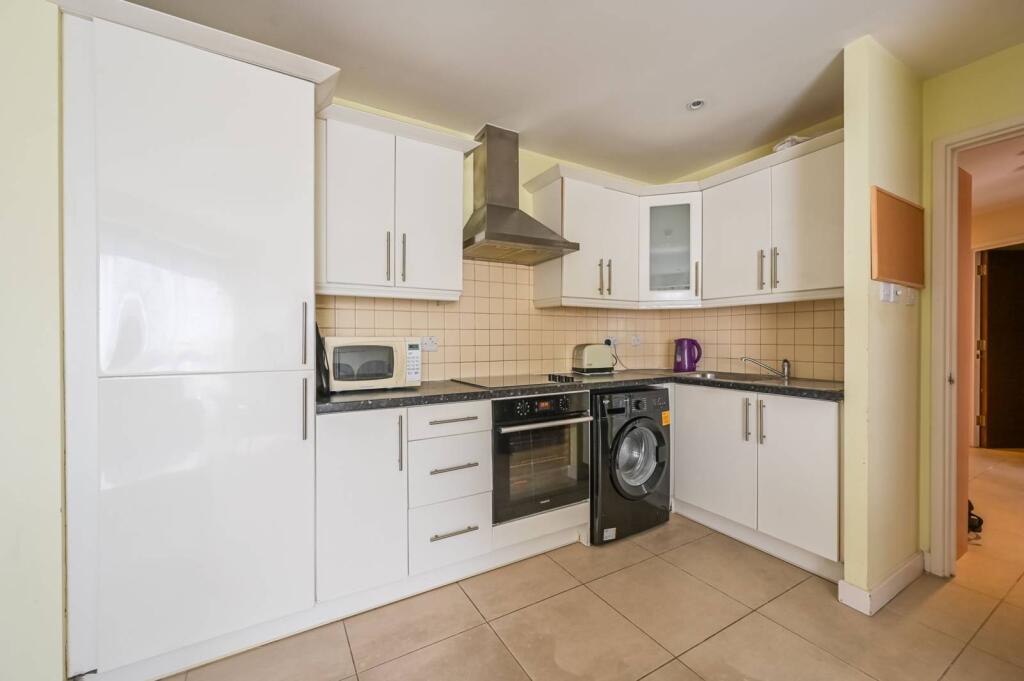 Main image of property: HIGH ROAD, Wood Green, London, N22